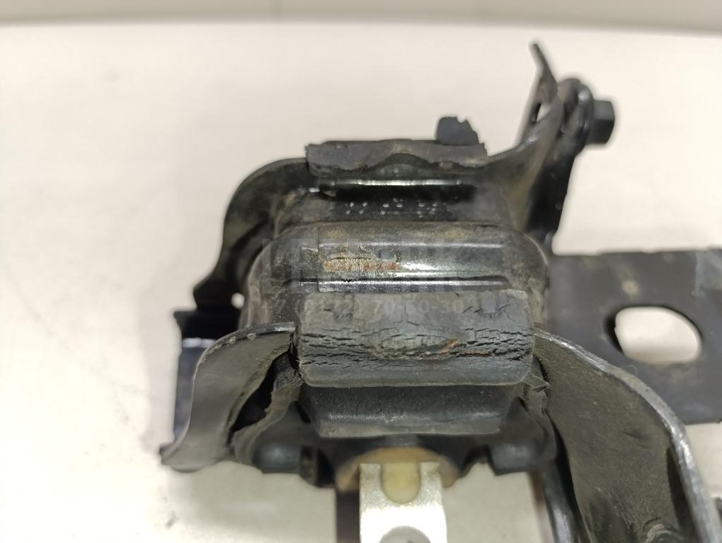 Опора КПП левая