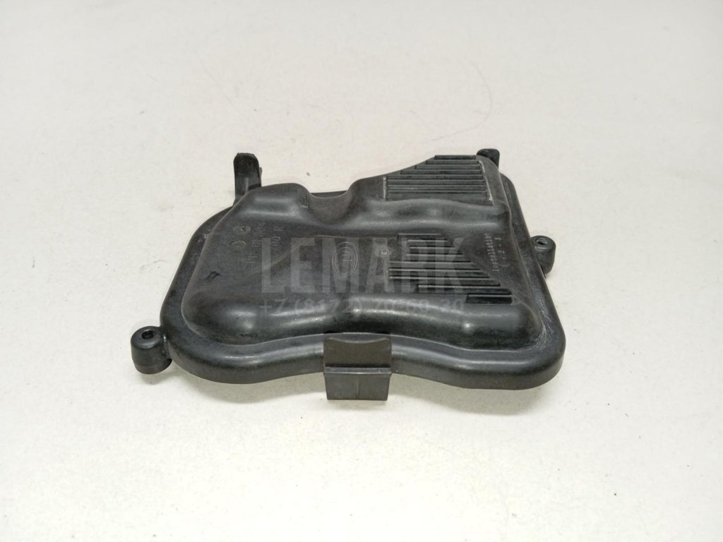 Крышка фары правой