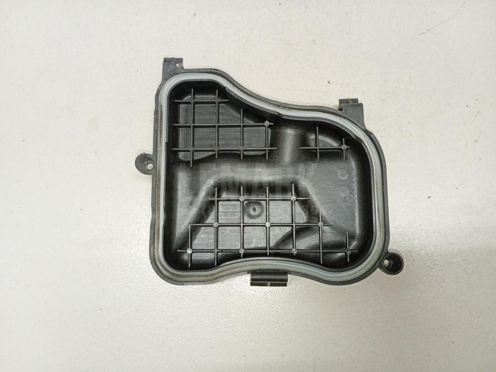 Крышка фары правой