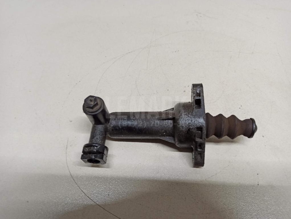 Цилиндр сцепления рабочий