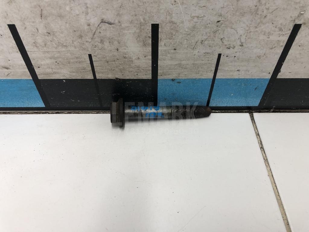 Болт переднего рычага