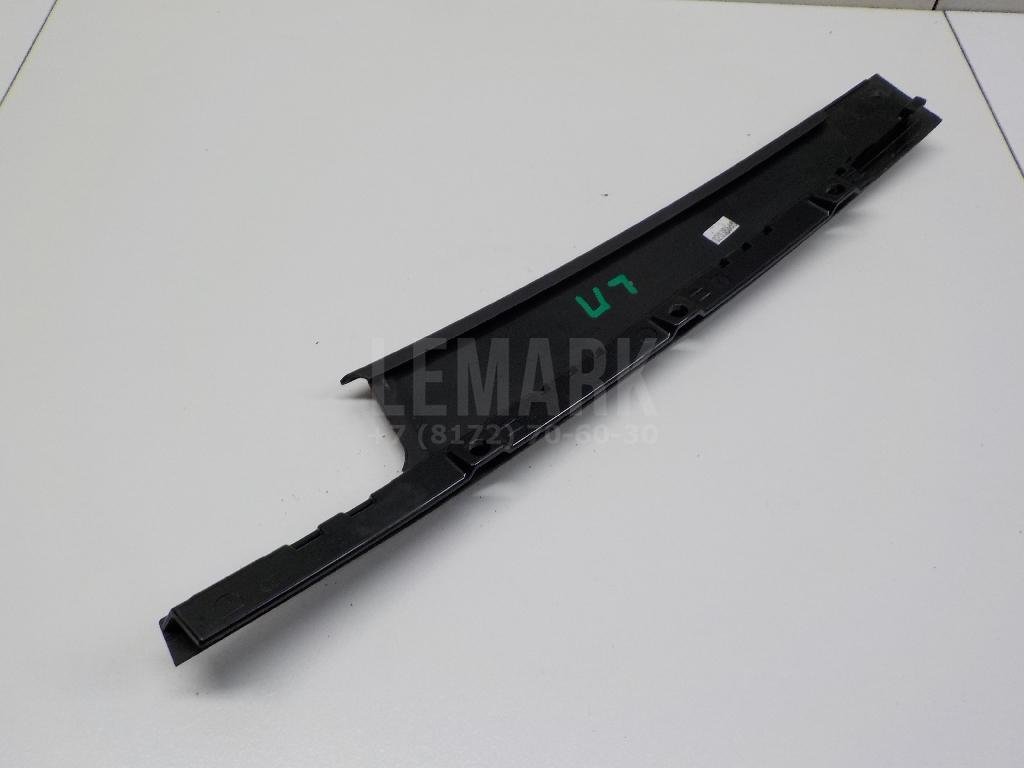 Накладка двери передней левой