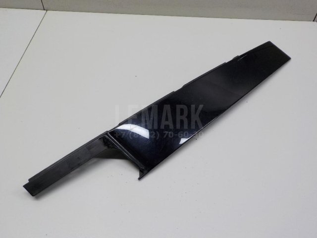 Накладка двери передней левой