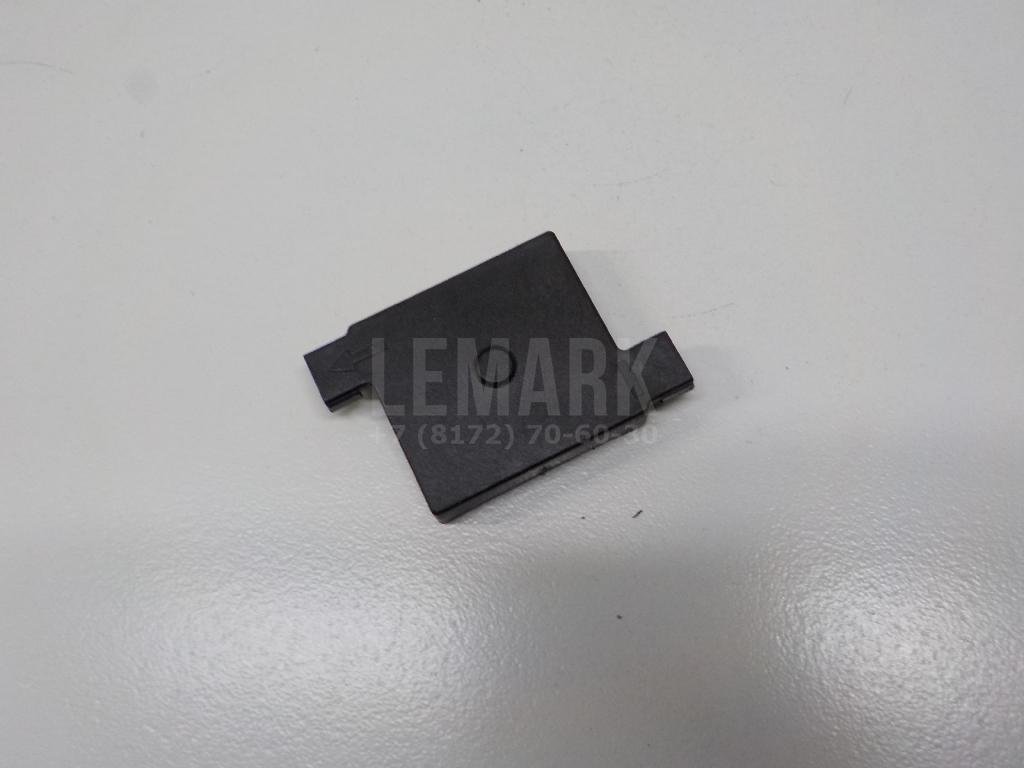 Кожух замка капота