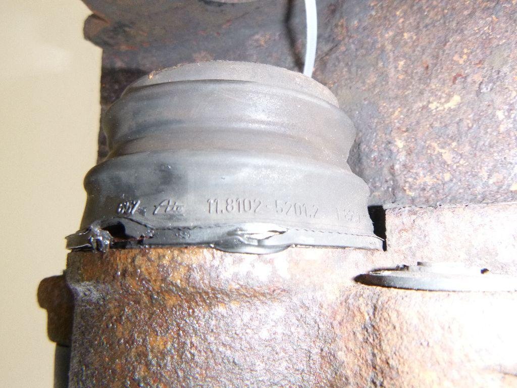 Суппорт тормозной передний левый