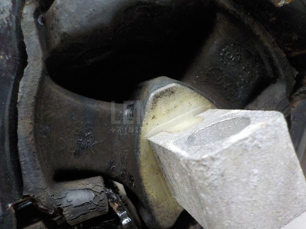 Опора КПП левая