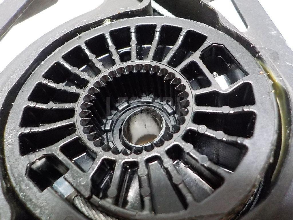 Стеклоподъемник электр. задний левый