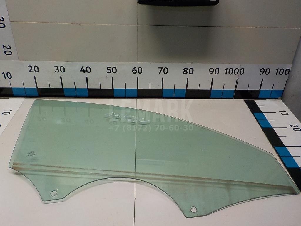 Стекло двери передней правой