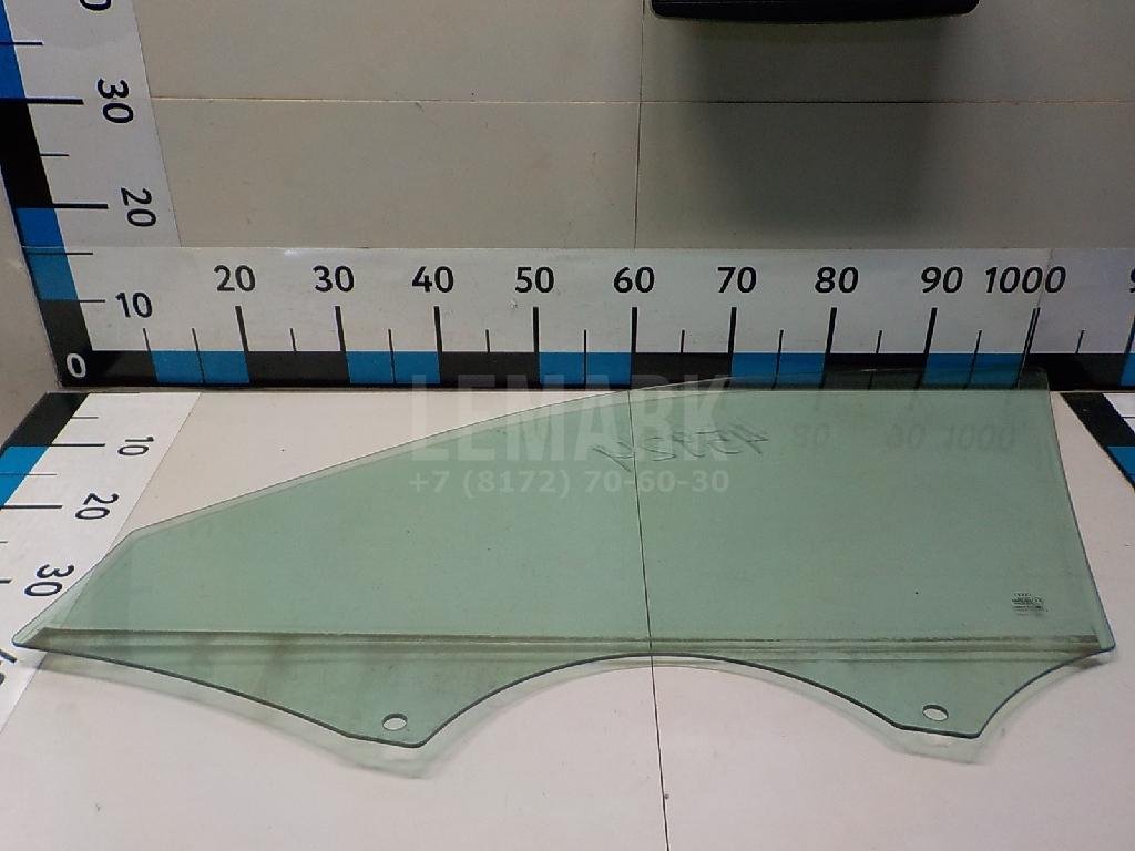 Стекло двери передней правой