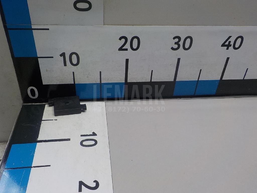 Кожух замка капота