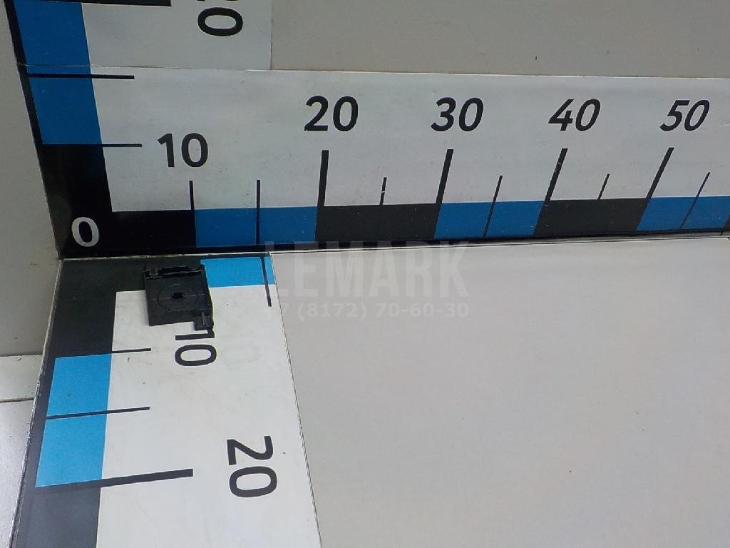 Кожух замка капота