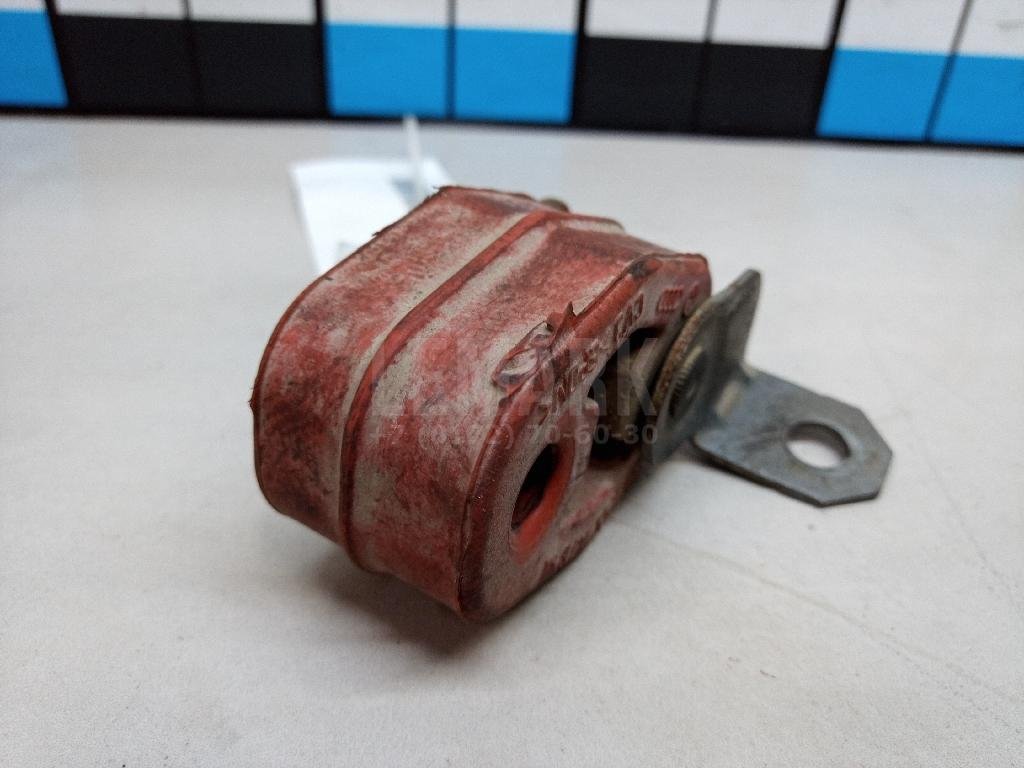 Кронштейн глушителя