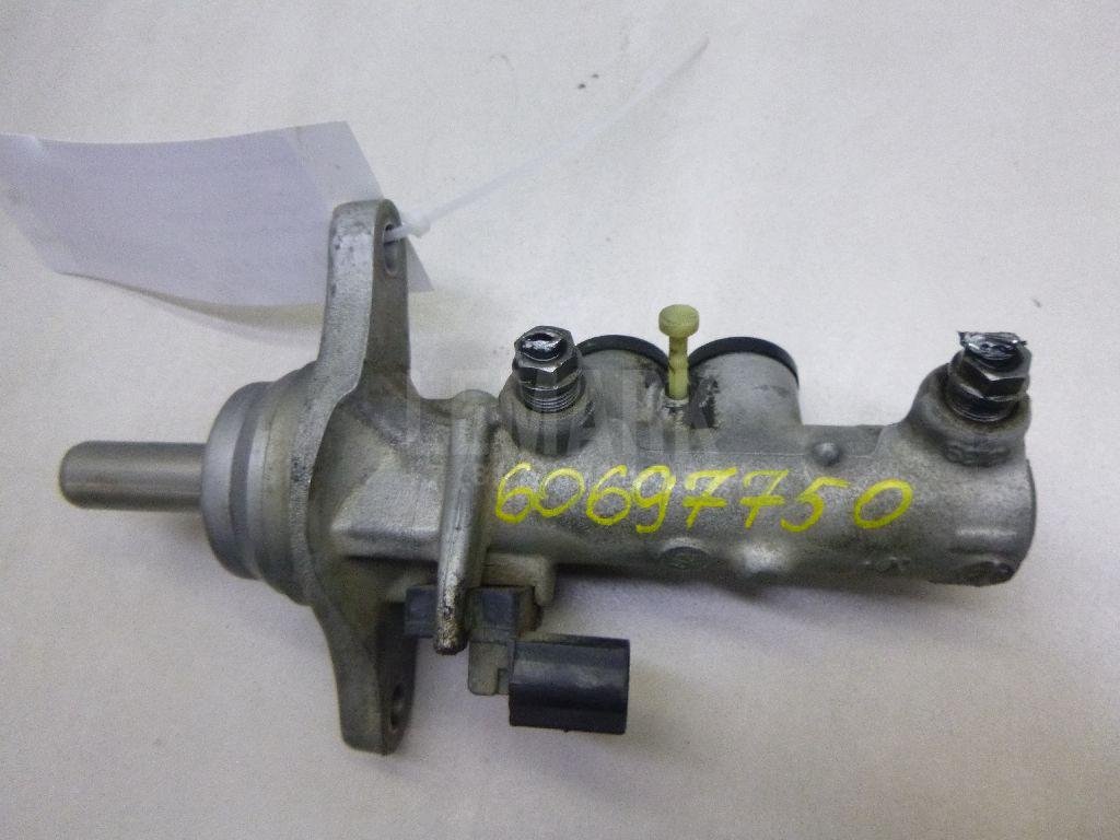 Цилиндр тормозной главный