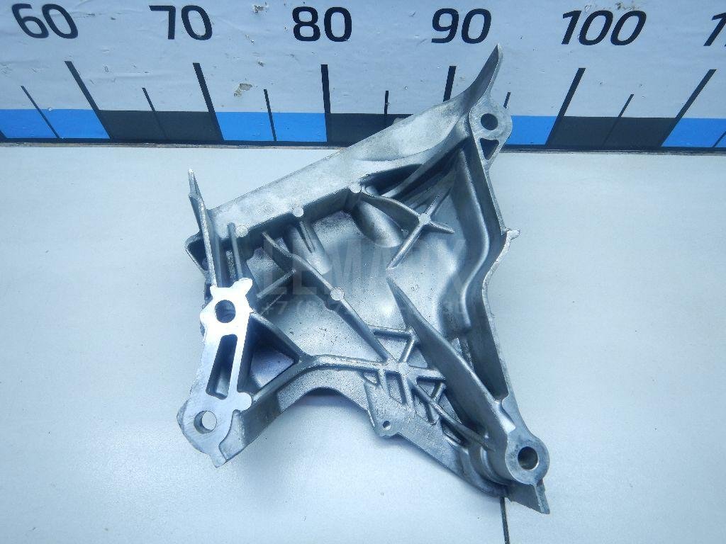 Кронштейн опоры двигателя для  Astra HD 8 2005-2011