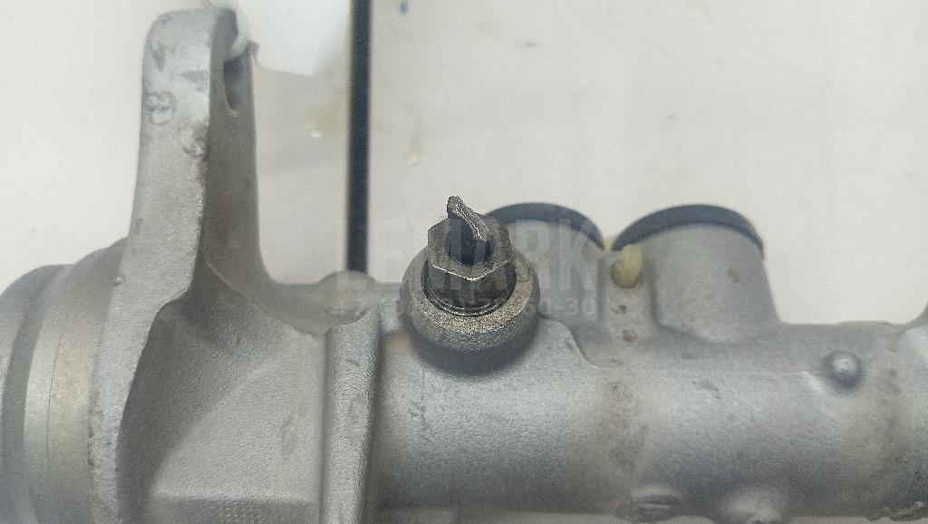 Цилиндр тормозной главный