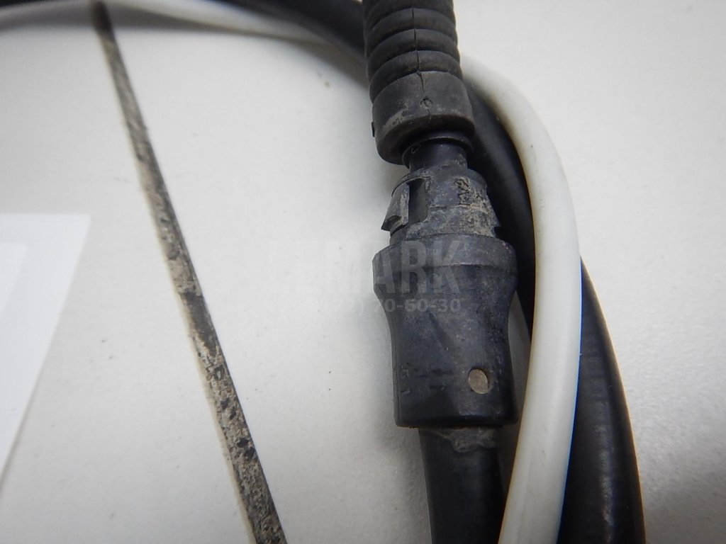 Трос стояночного тормоза