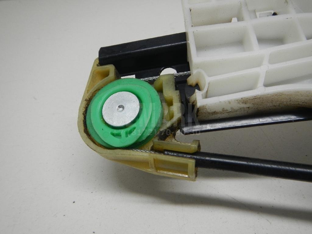 Стеклоподъемник электр. задний правый