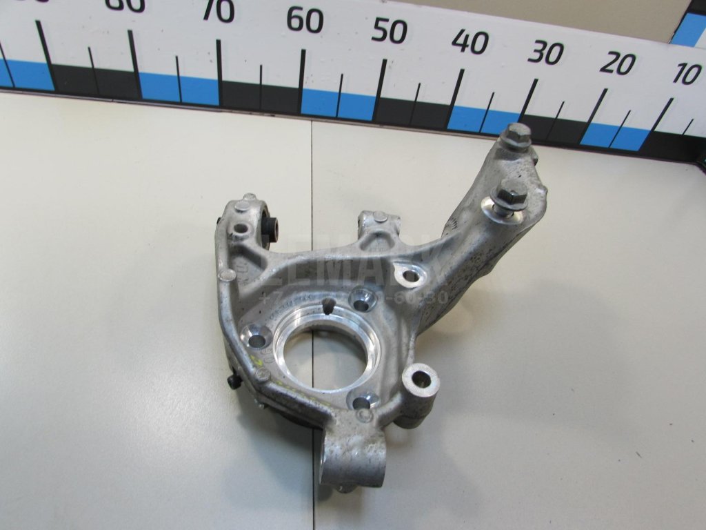 Кулак поворотный задний правый