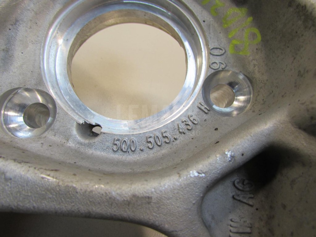 Кулак поворотный задний правый