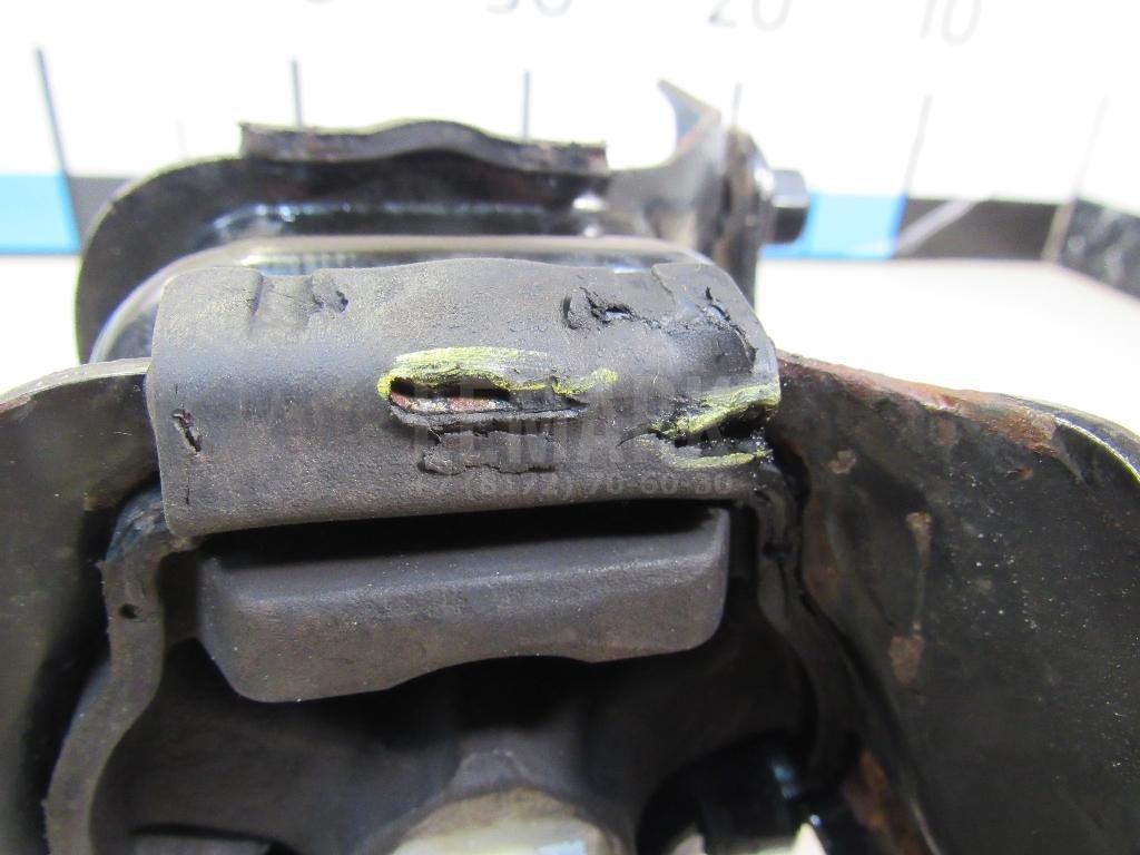 Опора КПП левая