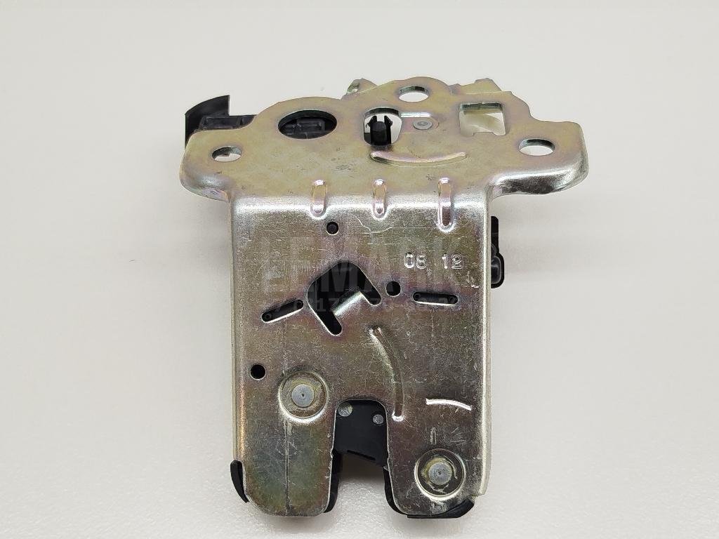 Замок багажника