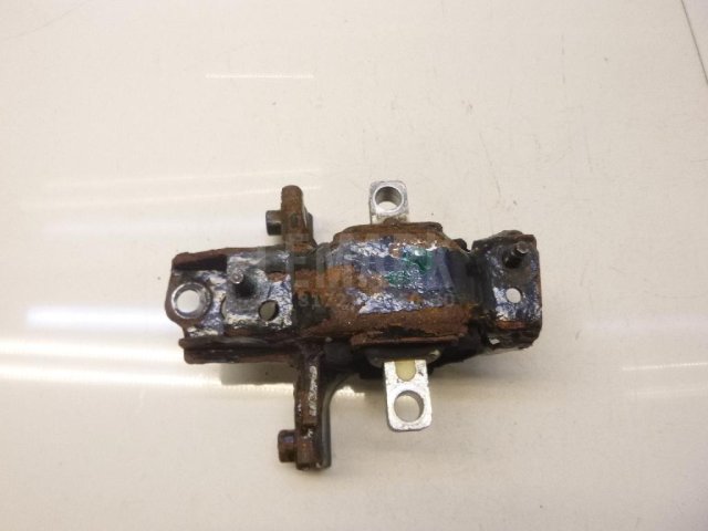 Опора КПП левая