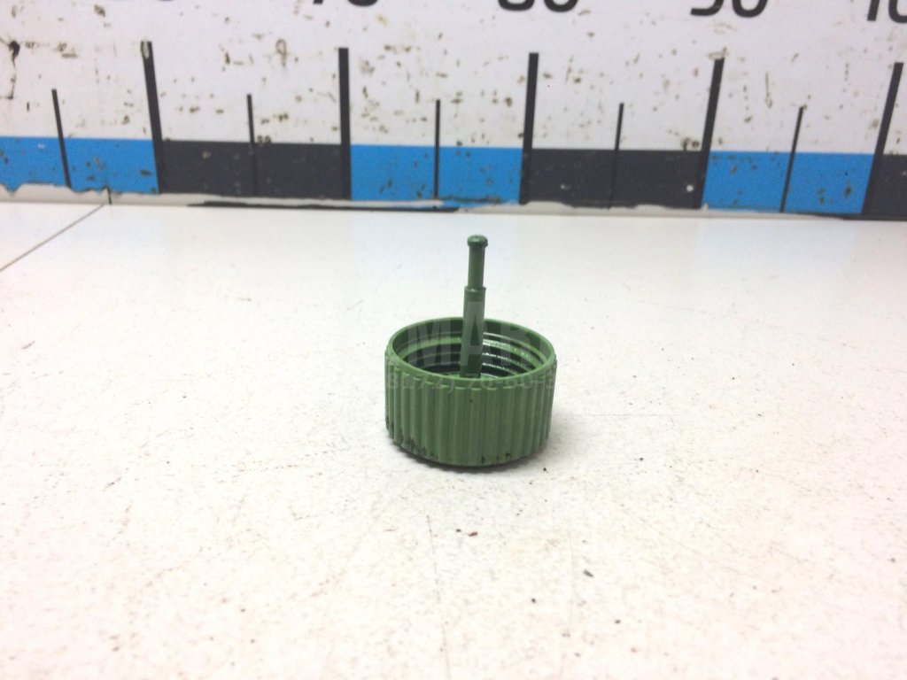 Крышка бачка гидроусилителя