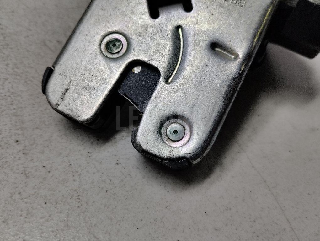 Замок багажника