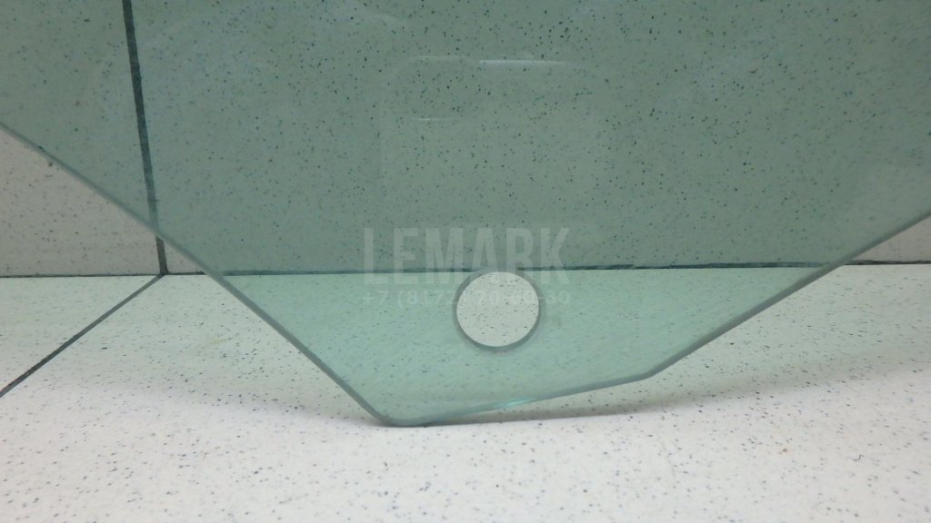 Стекло двери передней правой