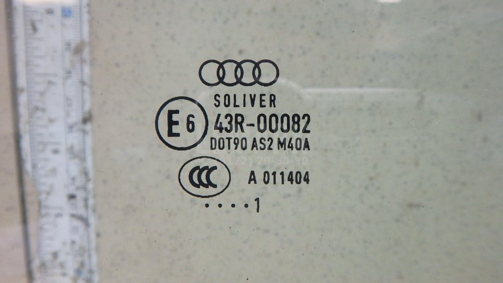 Стекло двери передней правой