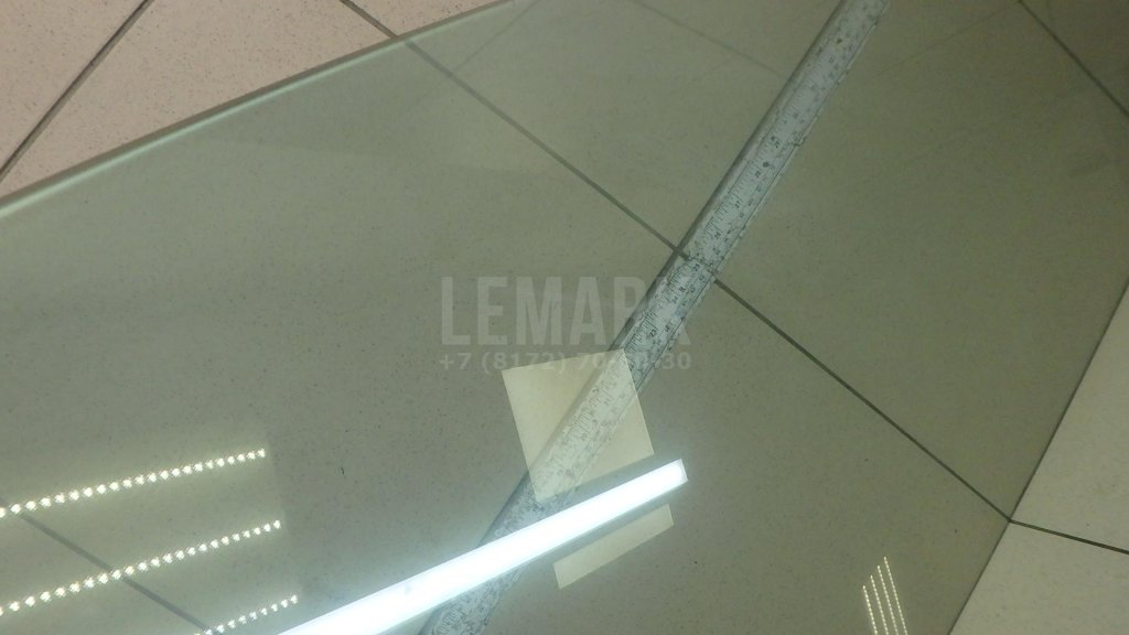 Стекло двери передней правой