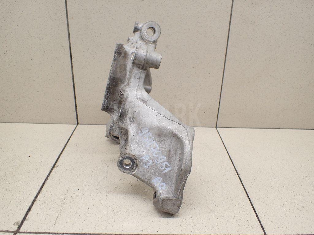 Кулак поворотный задний правый