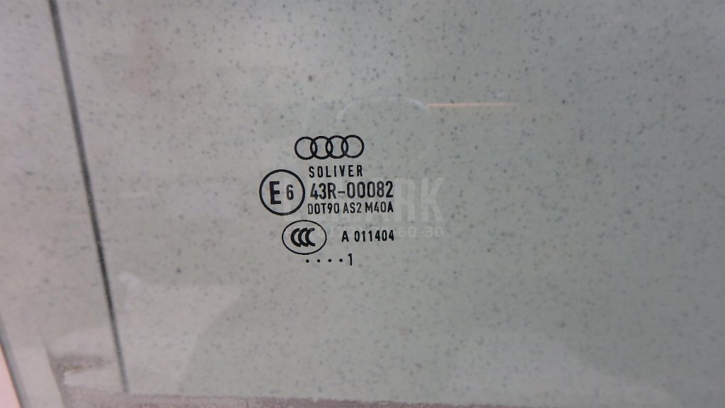 Стекло двери передней правой