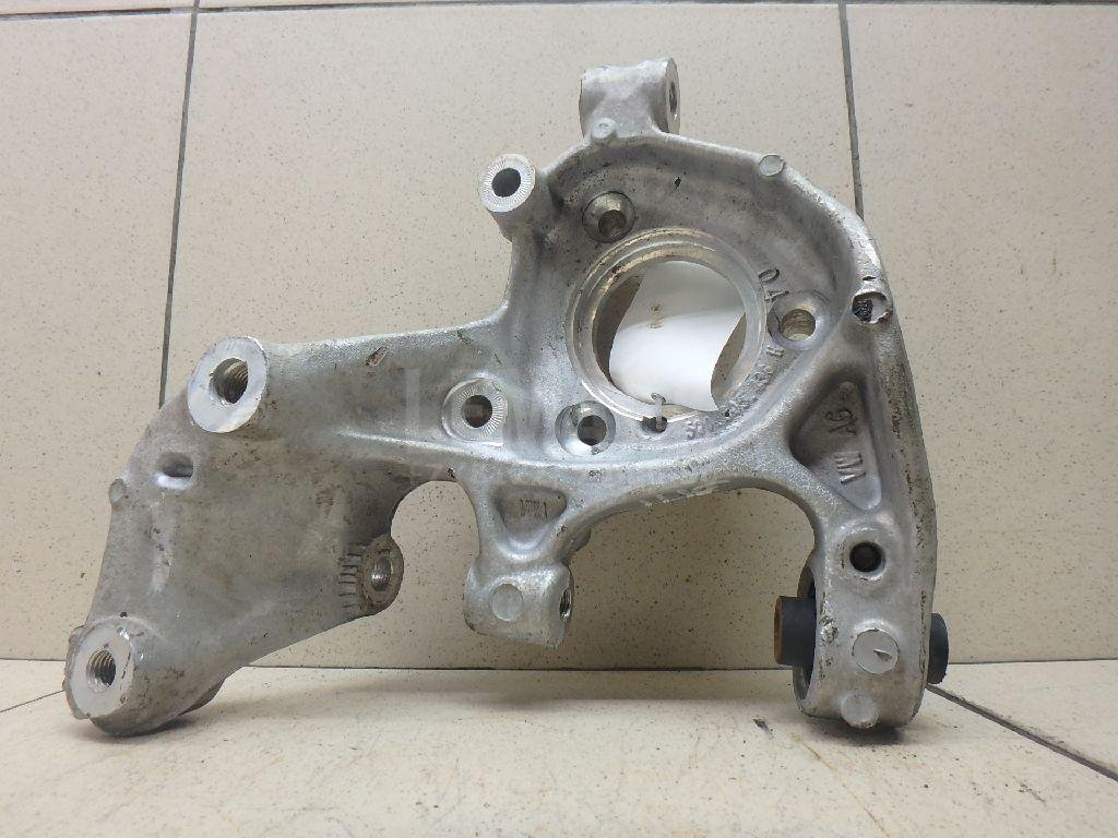 Кулак поворотный задний правый