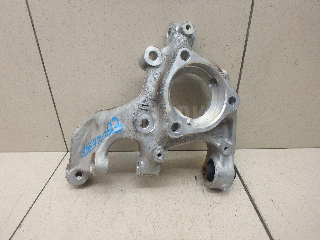 Кулак поворотный задний левый