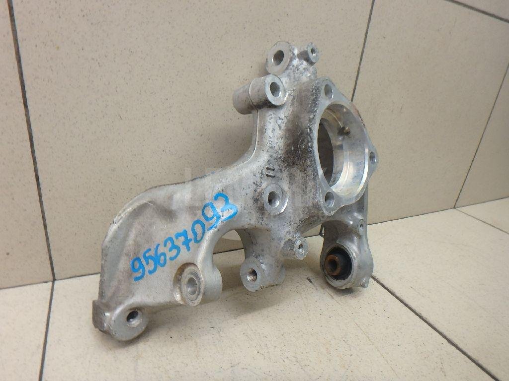 Кулак поворотный задний левый