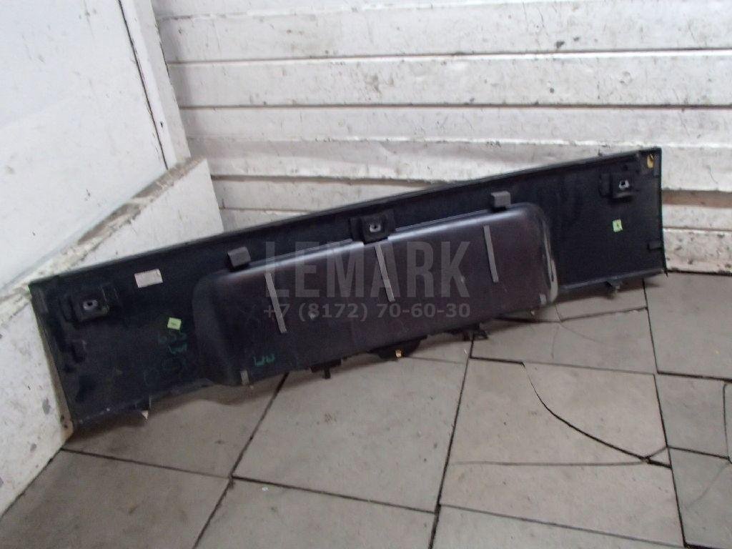 Накладка двери багажника