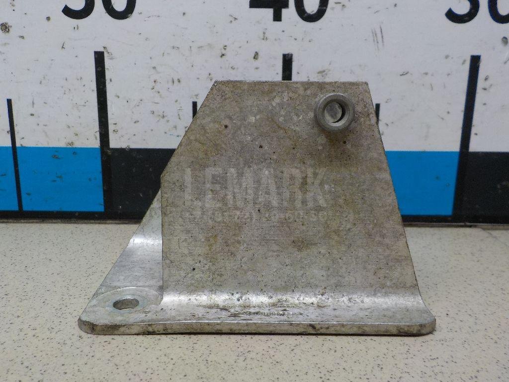 Кронштейн усилителя заднего бампера правый