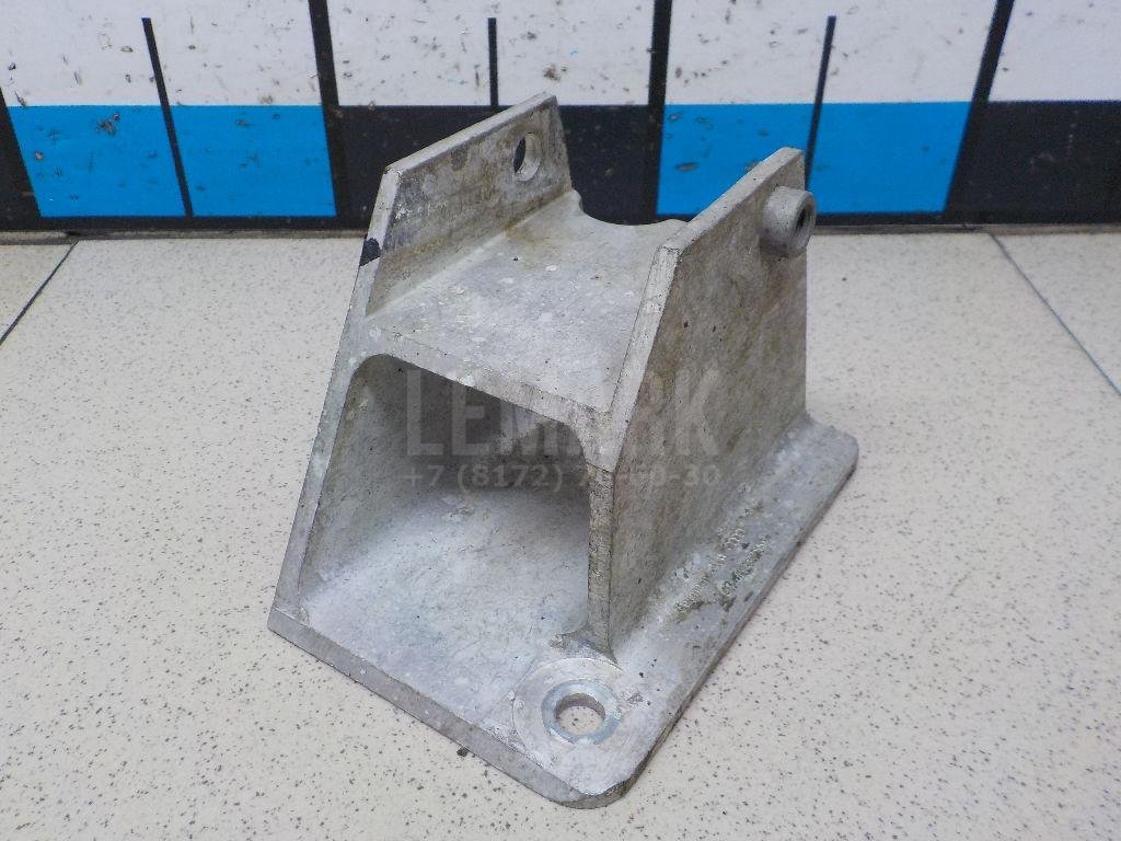 Кронштейн усилителя заднего бампера правый