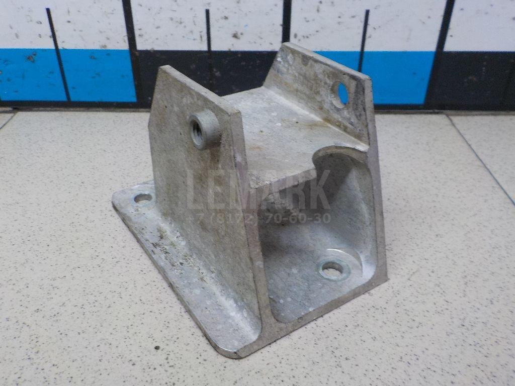 Кронштейн усилителя заднего бампера правый