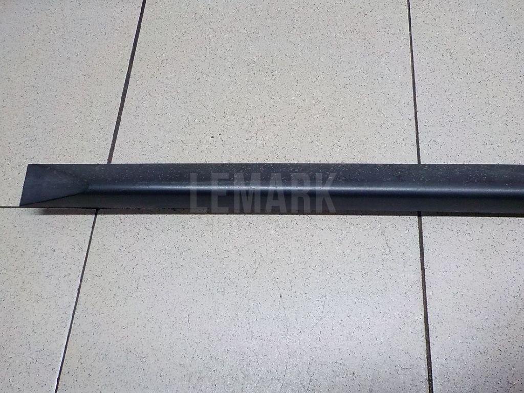 Молдинг передней правой двери