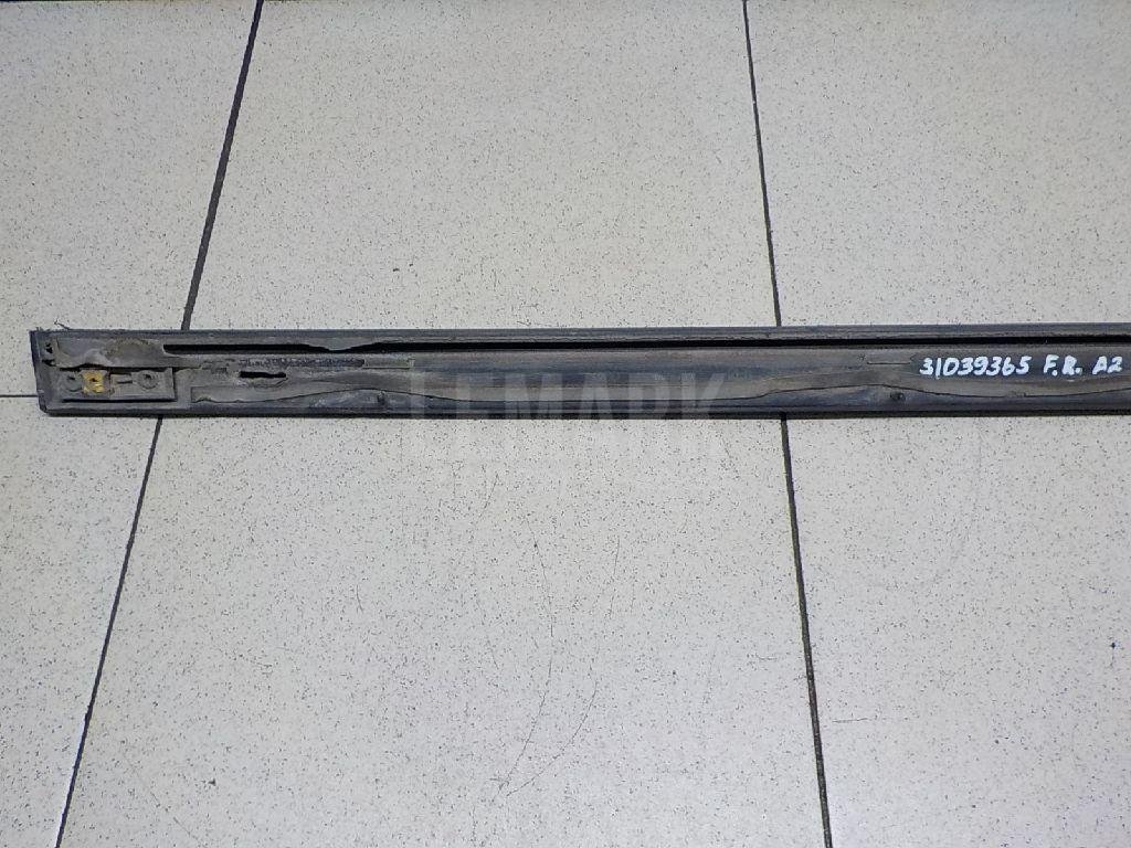 Молдинг передней правой двери