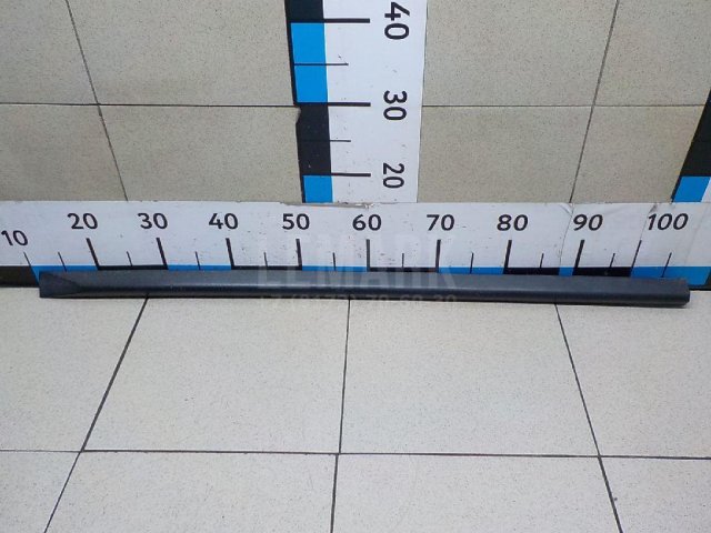 Молдинг передней правой двери