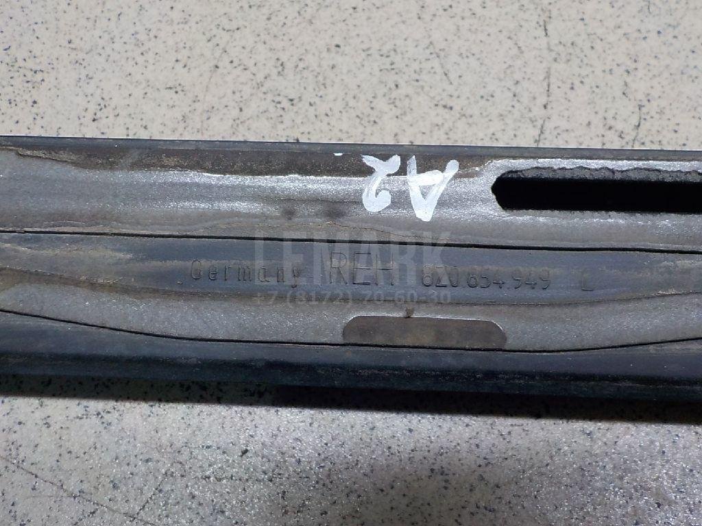 Молдинг задней левой двери