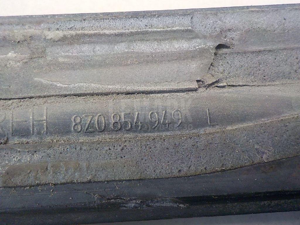 Молдинг задней левой двери