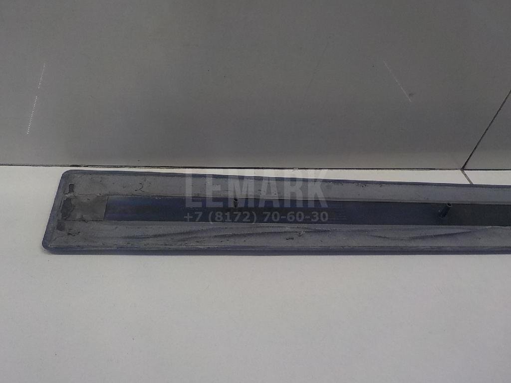 Молдинг передней левой двери