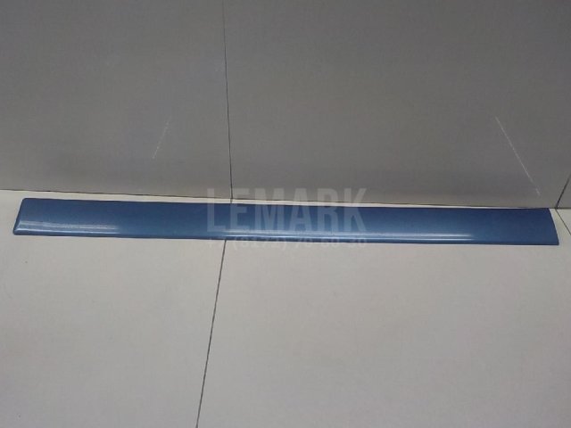 Молдинг передней левой двери