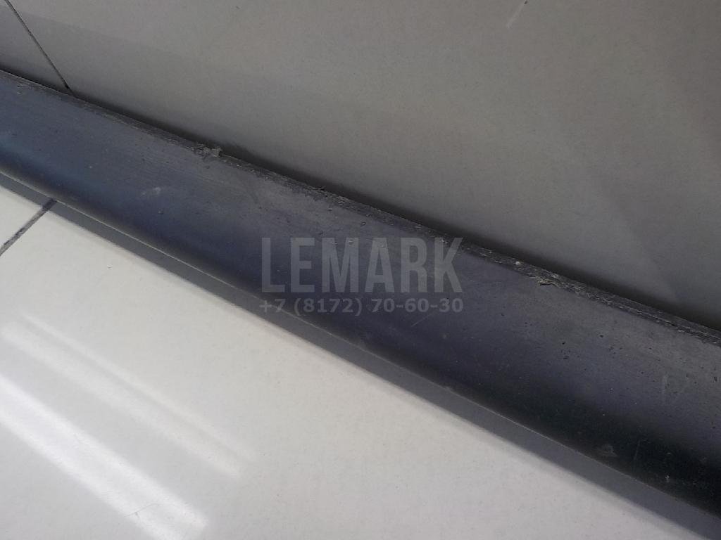 Молдинг передней правой двери