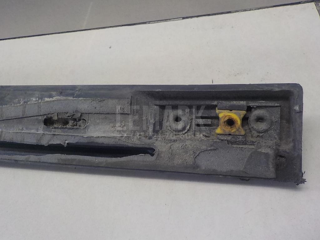 Молдинг передней правой двери