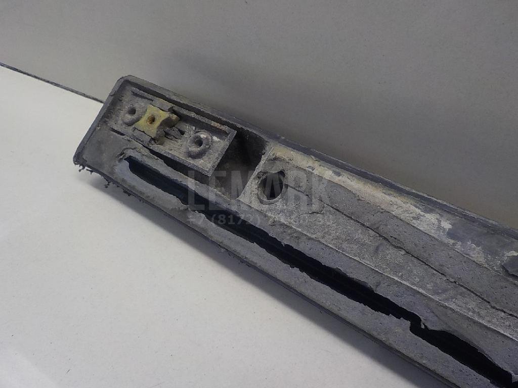 Молдинг передней правой двери